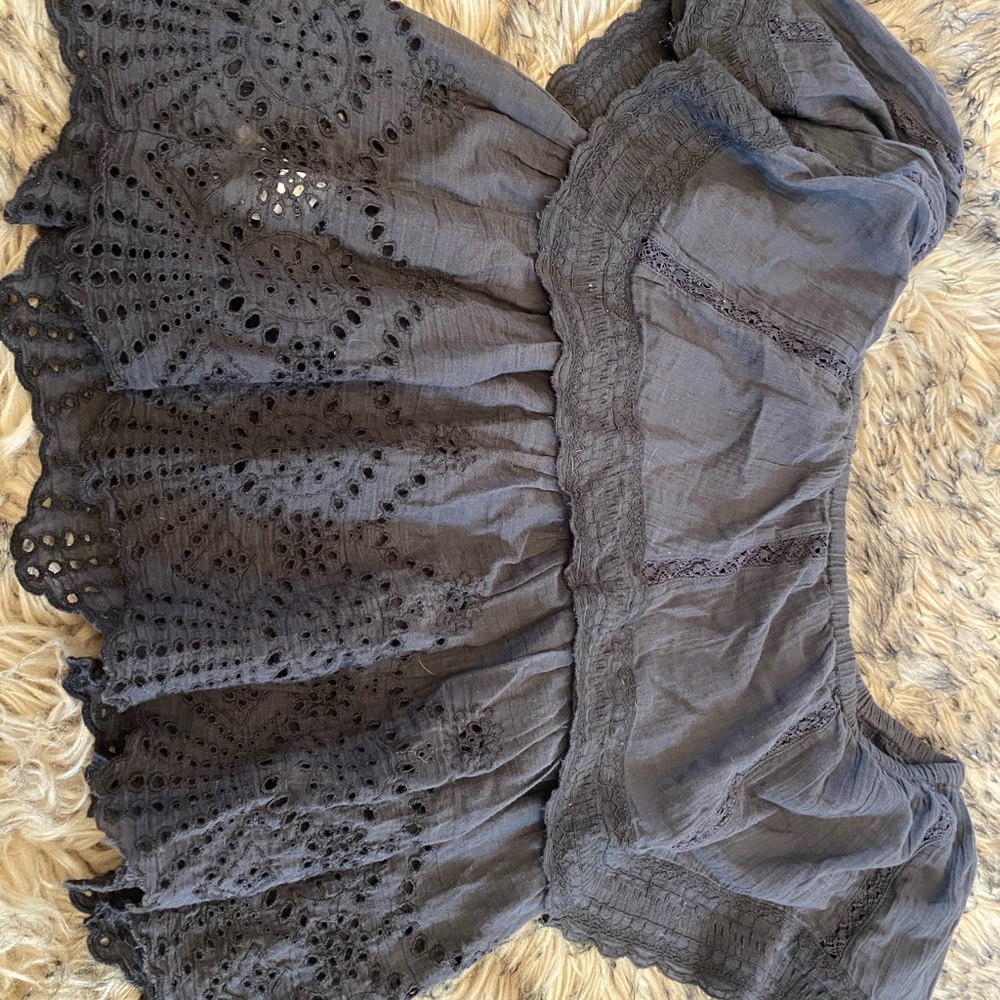 American Eagle dark gray cropped peasant top